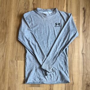 Under Armour women Light Gray Long Sleeve Crew Performance Tee